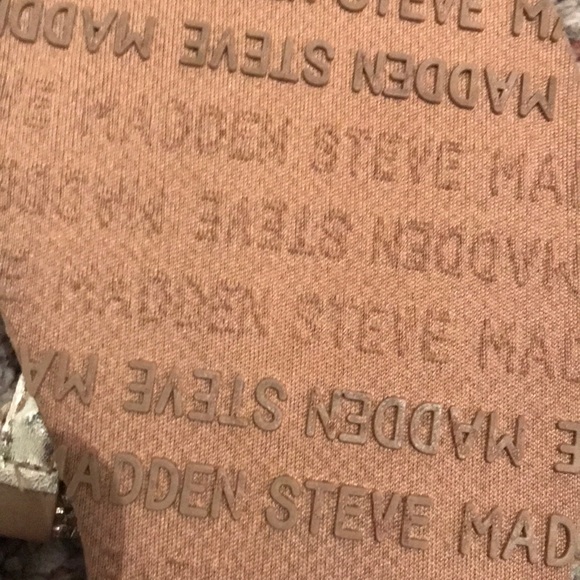 Steve Madden sandals with brown and gems - Picture 4 of 4